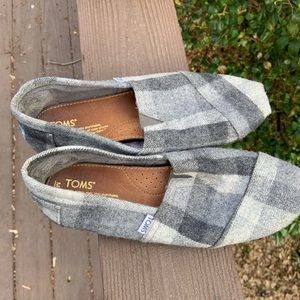 TOMS men Lizard gry Slip On Espadrille Metallic Leather Faux Fur 8.5